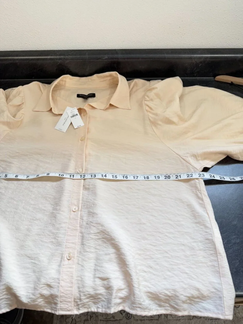 Banana Republic Nude Button Up Blouse Women’s Large Puff Sleeves Collared Silky